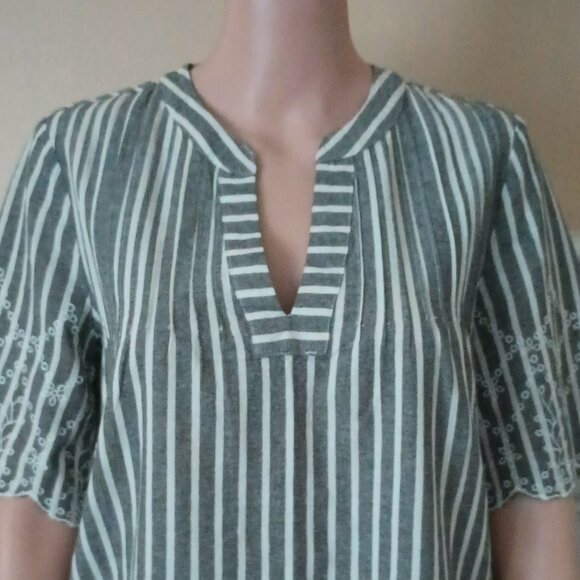 Lucky Brand Stripe Embroidered Top S Short Sleeved V-Neck Gray White Boho Tunic - Picture 4 of 7